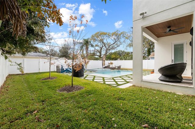 910 W WEST STREET, Tampa, FL 33602