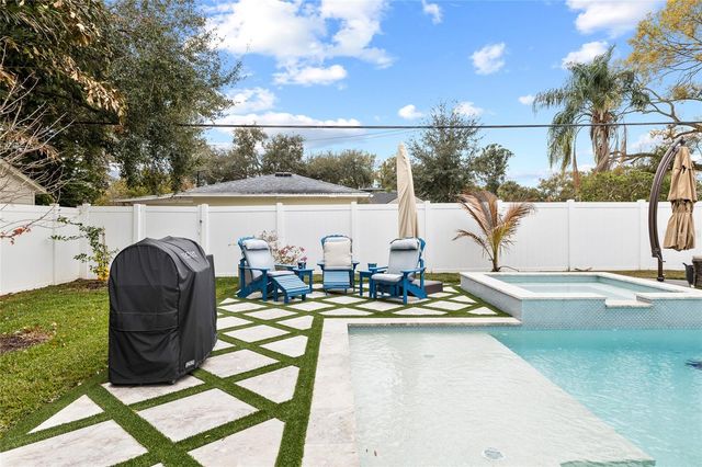 910 W WEST STREET, Tampa, FL 33602