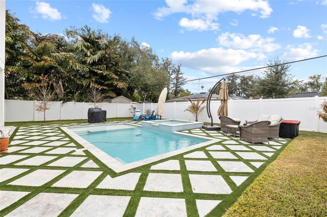 910 W WEST STREET, Tampa, FL 33602