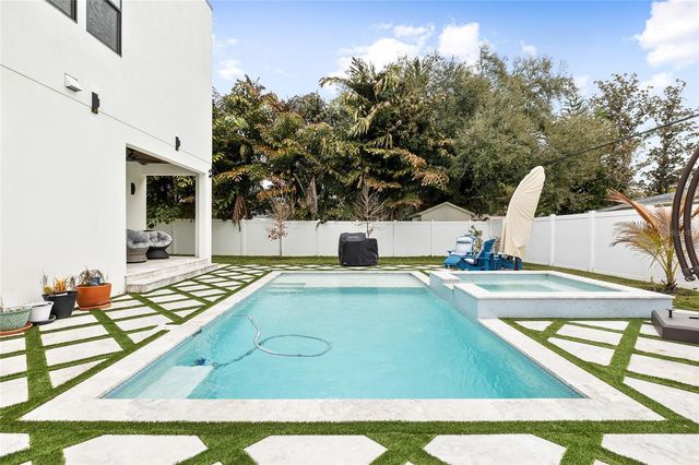 910 W WEST STREET, Tampa, FL 33602