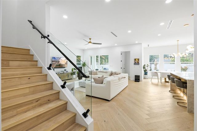 910 W WEST STREET, Tampa, FL 33602