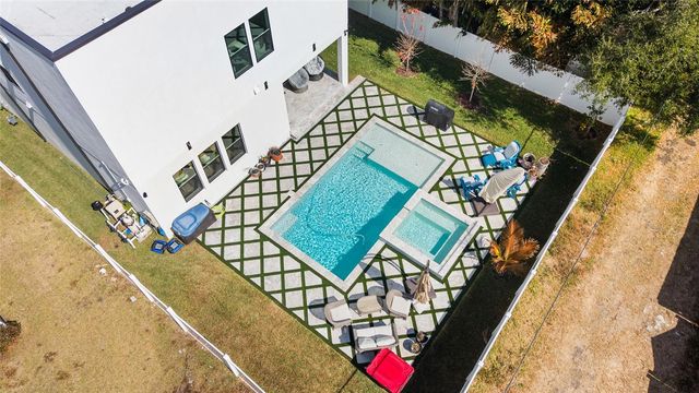 910 W WEST STREET, Tampa, FL 33602