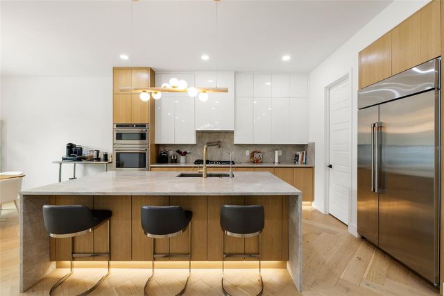 910 W WEST STREET, Tampa, FL 33602