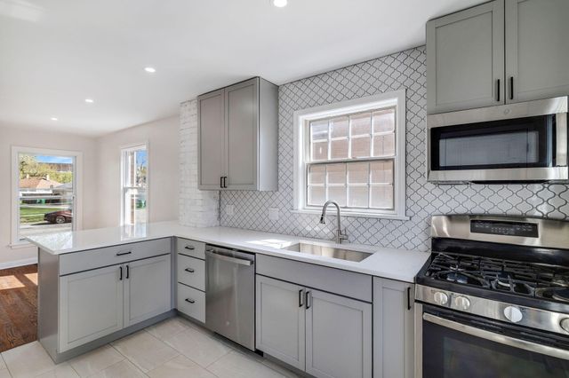 248 Adelaide Place, Munster, IN 46321