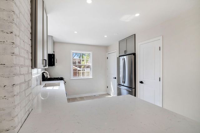 248 Adelaide Place, Munster, IN 46321