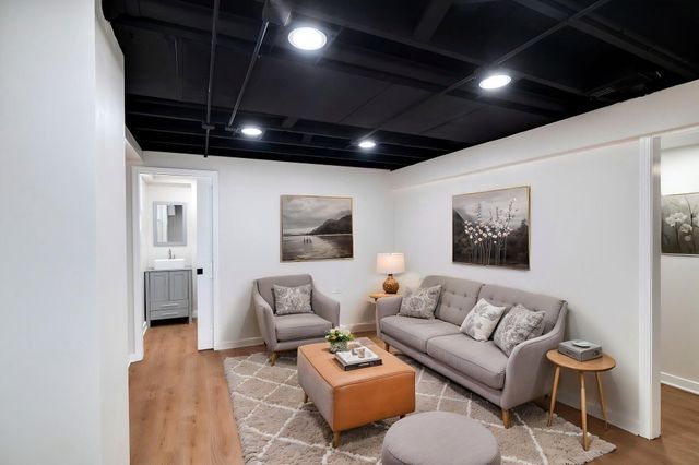 248 Adelaide Place, Munster, IN 46321