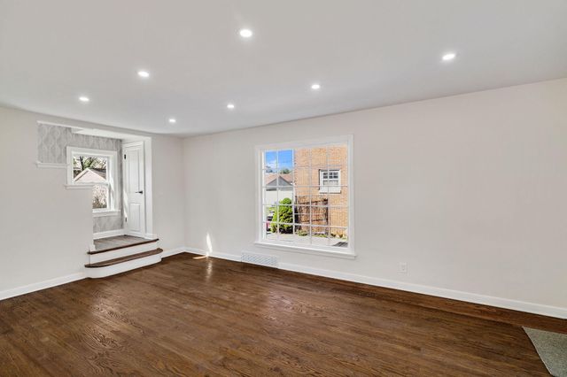 248 Adelaide Place, Munster, IN 46321