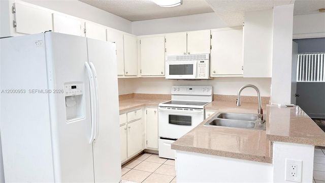 9491 S Palm Circle S 103, Pembroke Pines, FL 33025