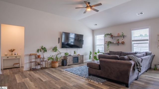 460 White Peach Way, Duncan, SC 29334