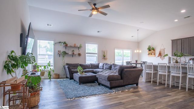 460 White Peach Way, Duncan, SC 29334