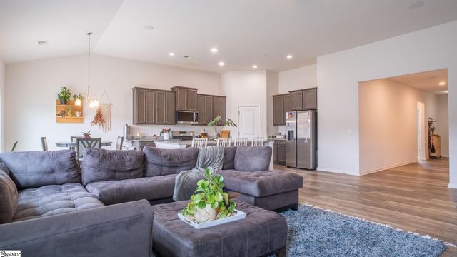 460 White Peach Way, Duncan, SC 29334
