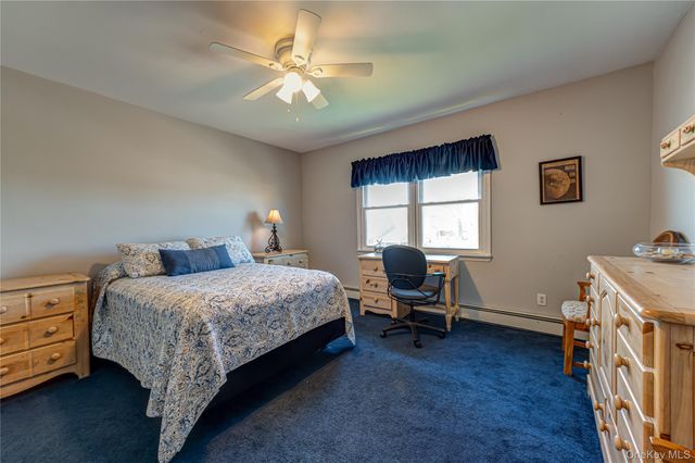 43 Spruce Place, Lindenhurst, NY 11757