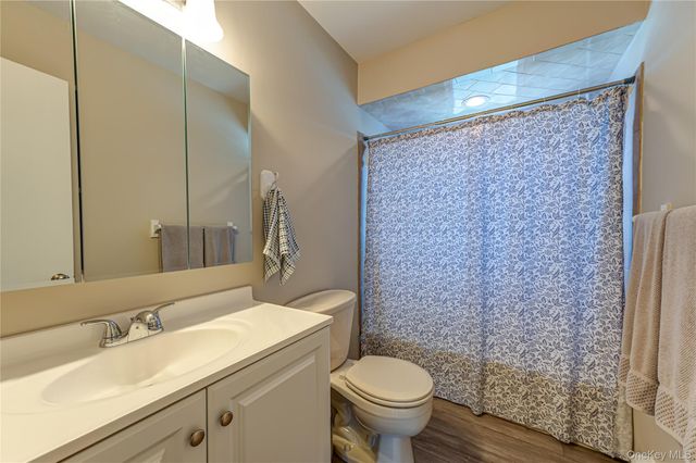43 Spruce Place, Lindenhurst, NY 11757