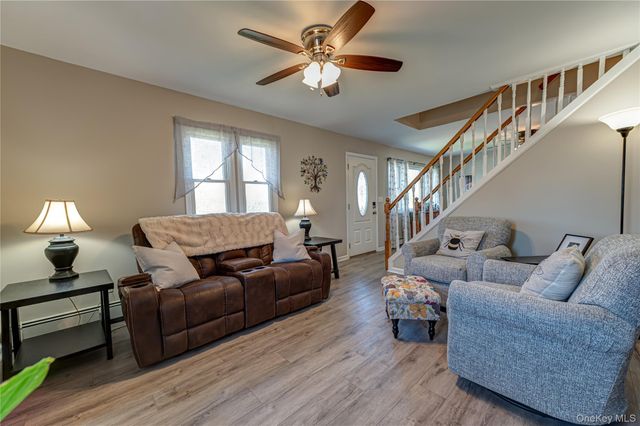 43 Spruce Place, Lindenhurst, NY 11757