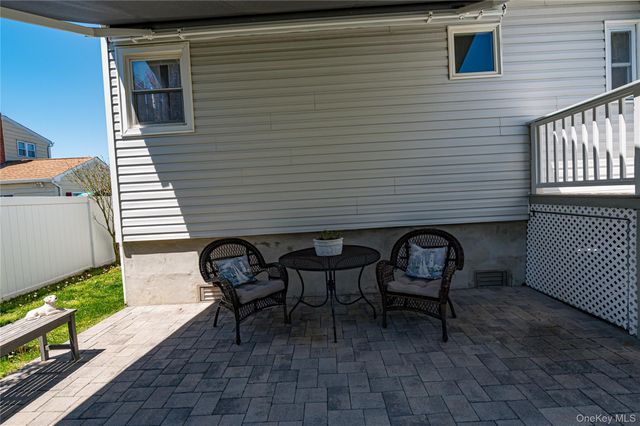 43 Spruce Place, Lindenhurst, NY 11757