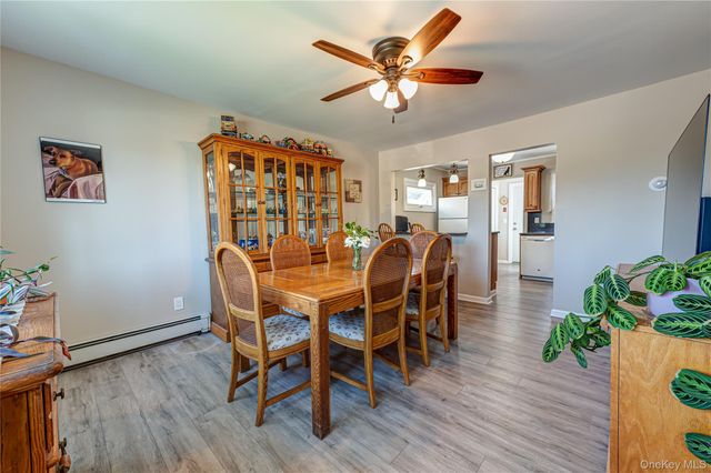 43 Spruce Place, Lindenhurst, NY 11757