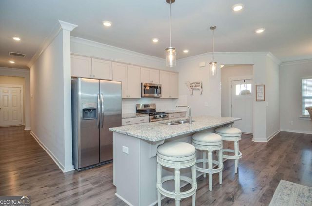 2562 Rathburn Circle, Loganville, GA 30052