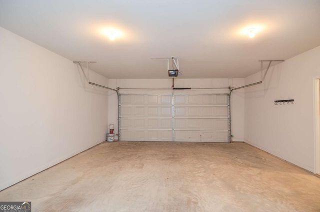 2562 Rathburn Circle, Loganville, GA 30052