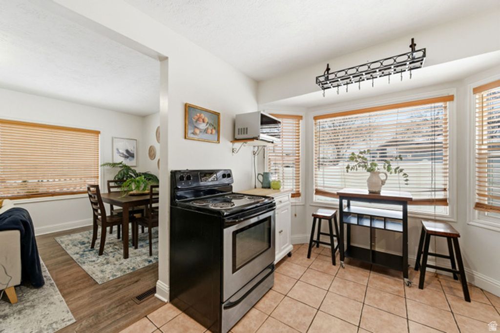 Image 8 of property listing at 1960 E 3300 S, Millcreek, UT 84106