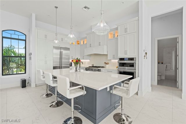 388 Pine AVE, Naples, FL 34108