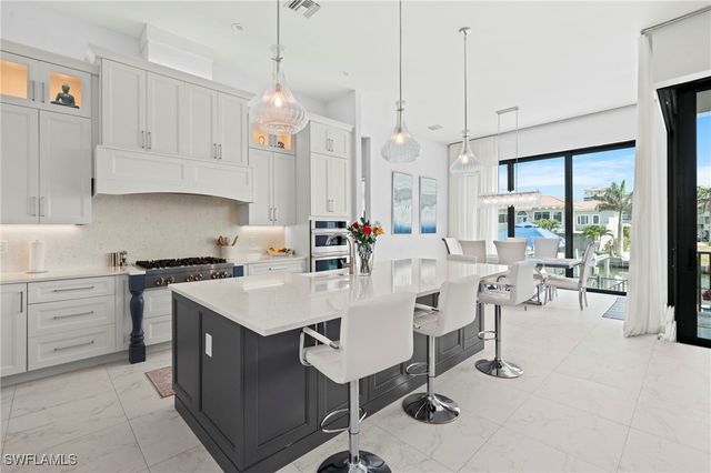 388 Pine AVE, Naples, FL 34108