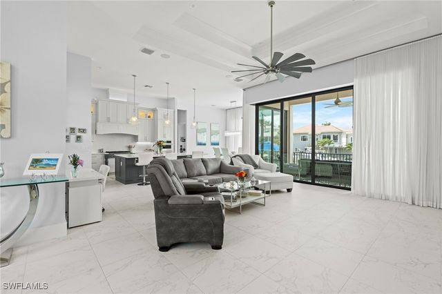 388 Pine AVE, Naples, FL 34108