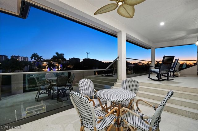 388 Pine AVE, Naples, FL 34108