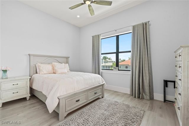 388 Pine AVE, Naples, FL 34108