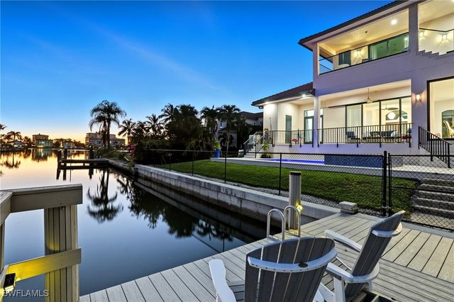 388 Pine AVE, Naples, FL 34108