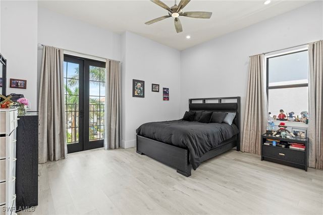 388 Pine AVE, Naples, FL 34108