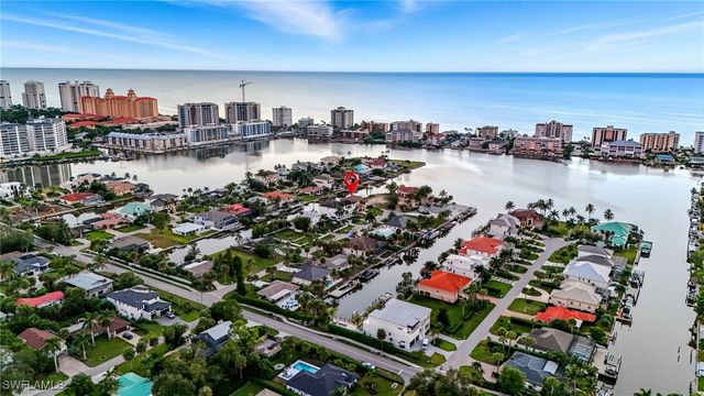 388 Pine AVE, Naples, FL 34108