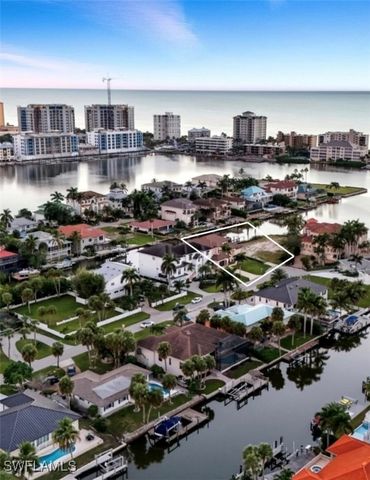 388 Pine AVE, Naples, FL 34108