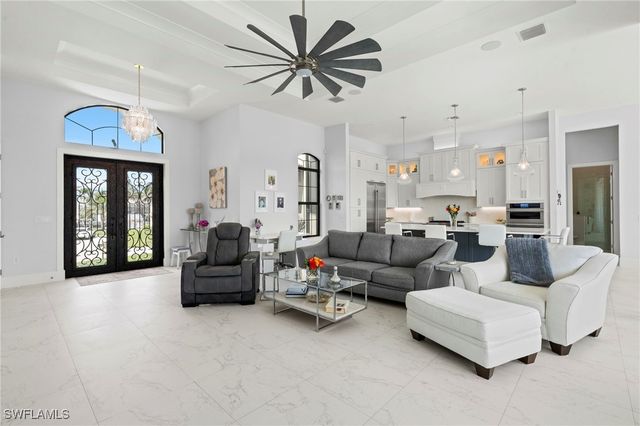 388 Pine AVE, Naples, FL 34108