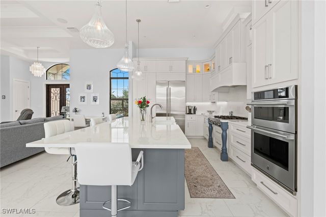 388 Pine AVE, Naples, FL 34108