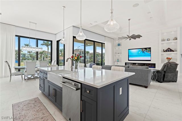 388 Pine AVE, Naples, FL 34108