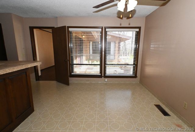 24044 W Flint Ridge Lane, Park Hill, OK 74451