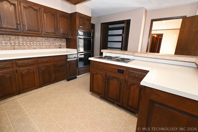 24044 W Flint Ridge Lane, Park Hill, OK 74451