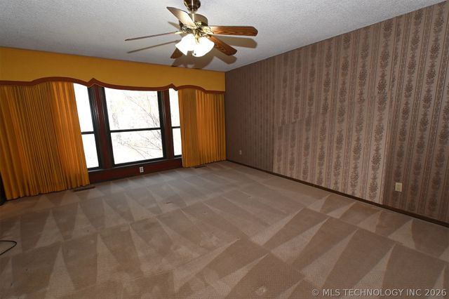 24044 W Flint Ridge Lane, Park Hill, OK 74451