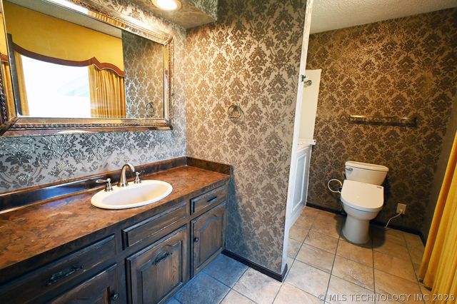 24044 W Flint Ridge Lane, Park Hill, OK 74451