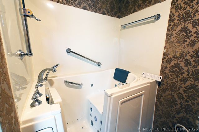 24044 W Flint Ridge Lane, Park Hill, OK 74451