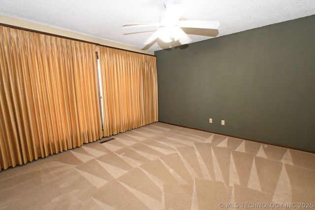 24044 W Flint Ridge Lane, Park Hill, OK 74451