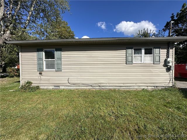 491 W Cross Street, Austin, IN 47102