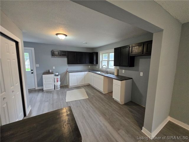 491 W Cross Street, Austin, IN 47102