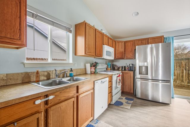 484 NE Spruce Court, Redmond, OR 97756