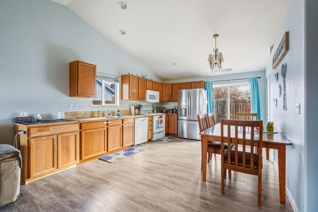 484 NE Spruce Court, Redmond, OR 97756