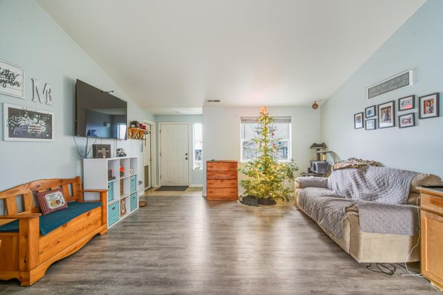 484 NE Spruce Court, Redmond, OR 97756