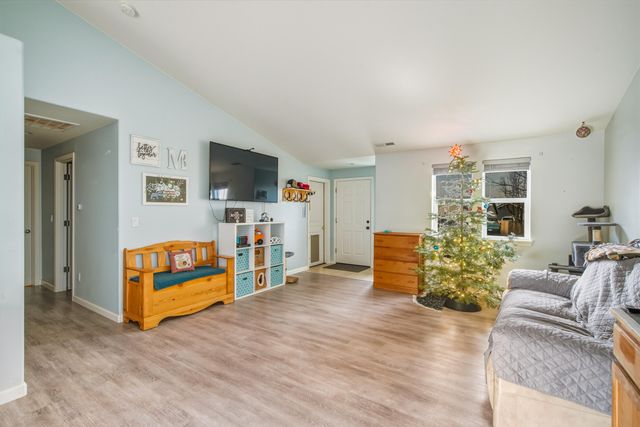 484 NE Spruce Court, Redmond, OR 97756