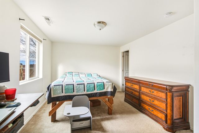 484 NE Spruce Court, Redmond, OR 97756