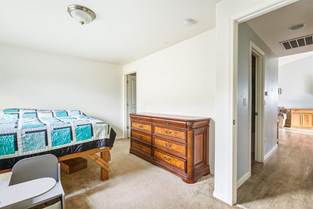 484 NE Spruce Court, Redmond, OR 97756