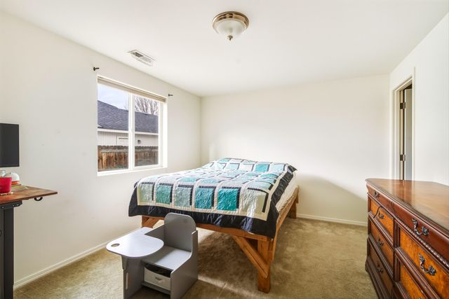 484 NE Spruce Court, Redmond, OR 97756